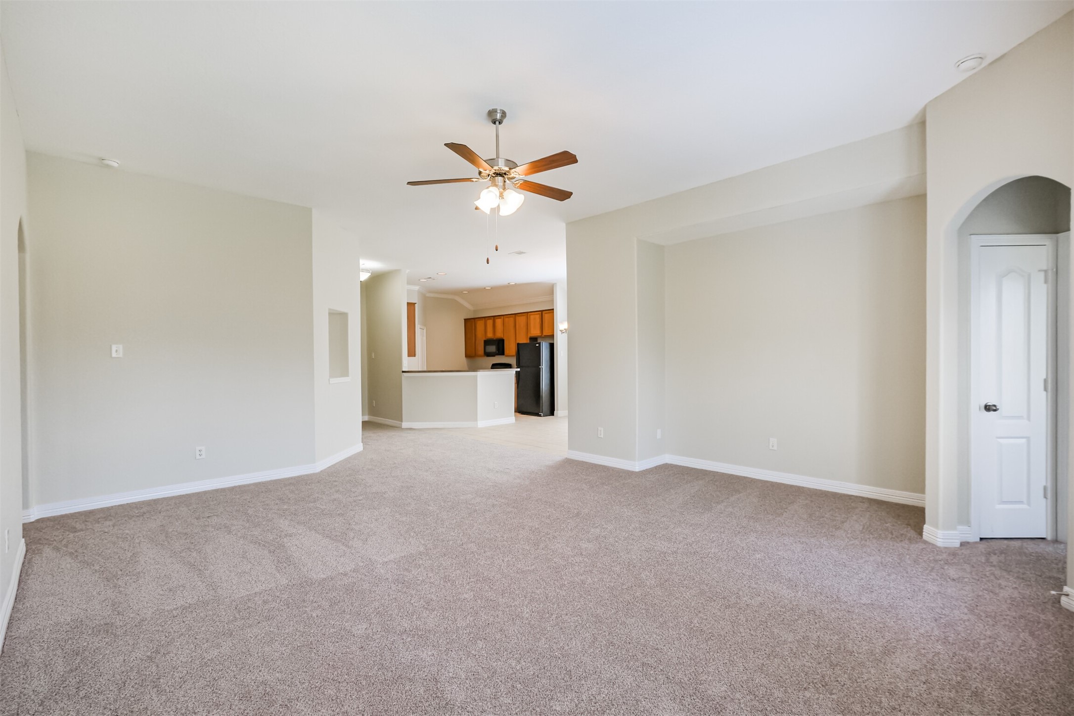 5811 Ranch Riata Court Katy, TX 77449 - Photo 8 of 35