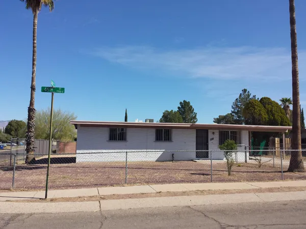 $1,395 | 7701 East 45th Street, Tucson, AZ 85730