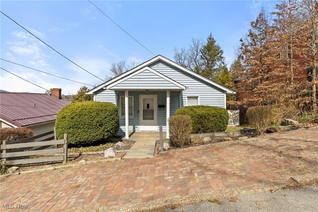 Bungalow with a porch