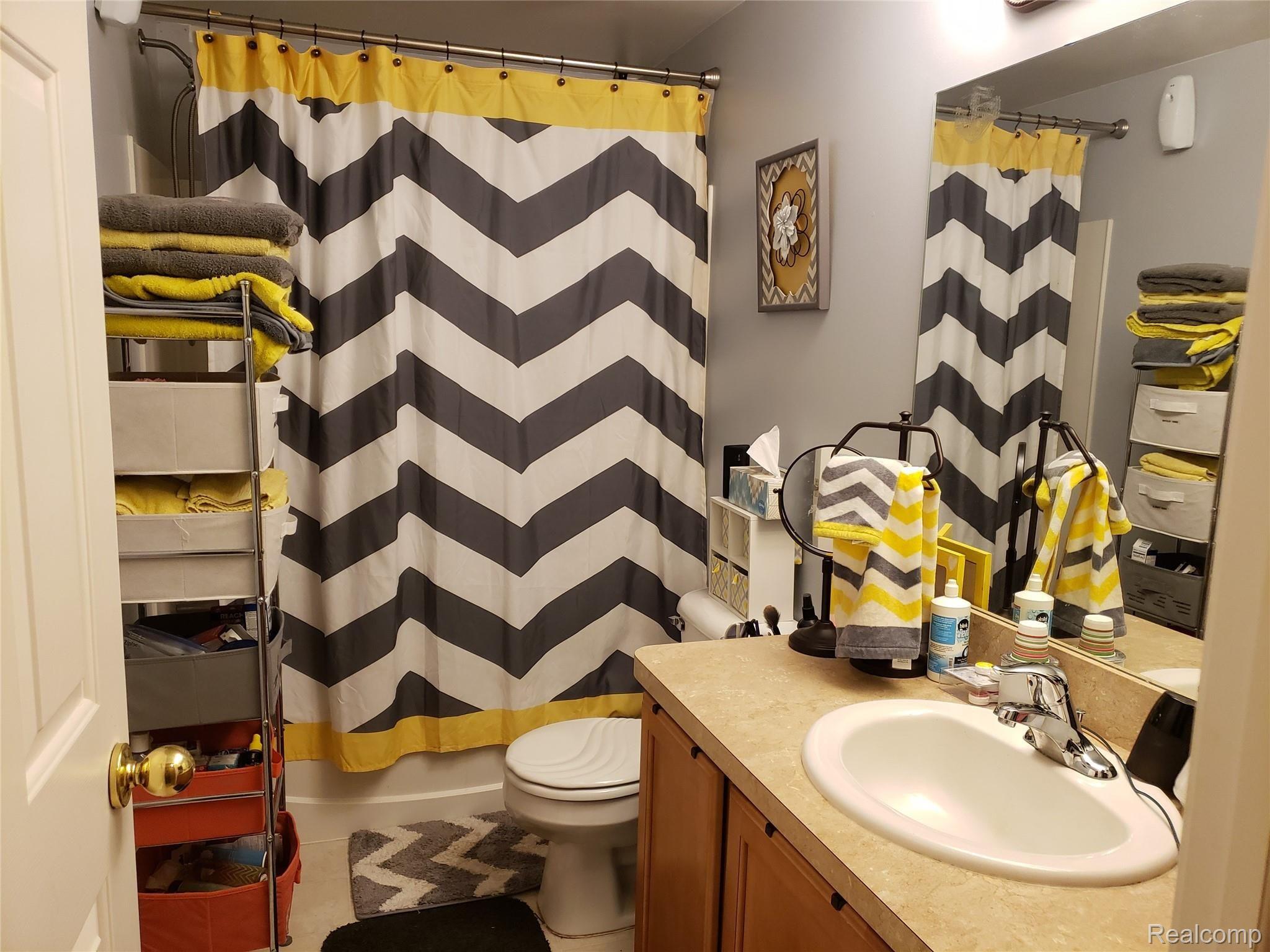 575 Ridge Point Drive Dundee, MI 48131 - Photo 50 of 64 20200819_185722.jpg