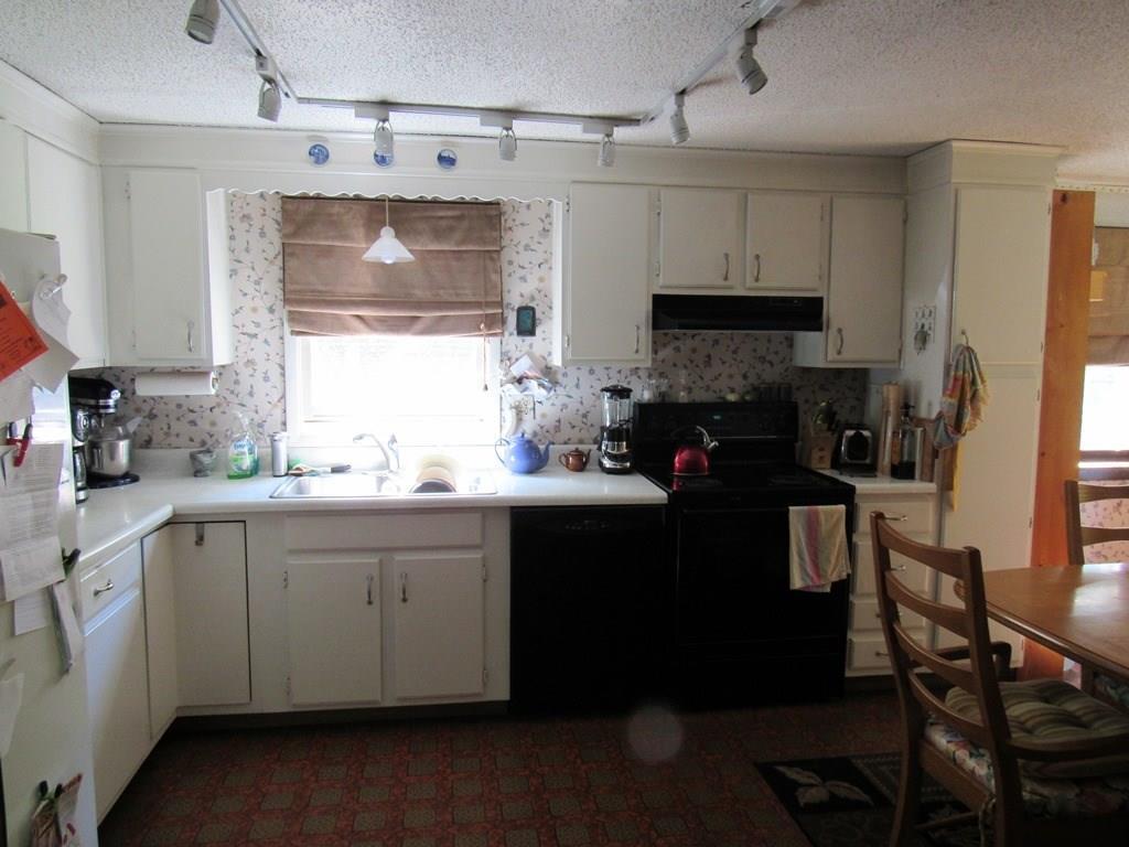 3 Wolf Creek Road Cape Neddick, ME 03902 - Photo 13 of 17 The eat in kitchen overlooks the...