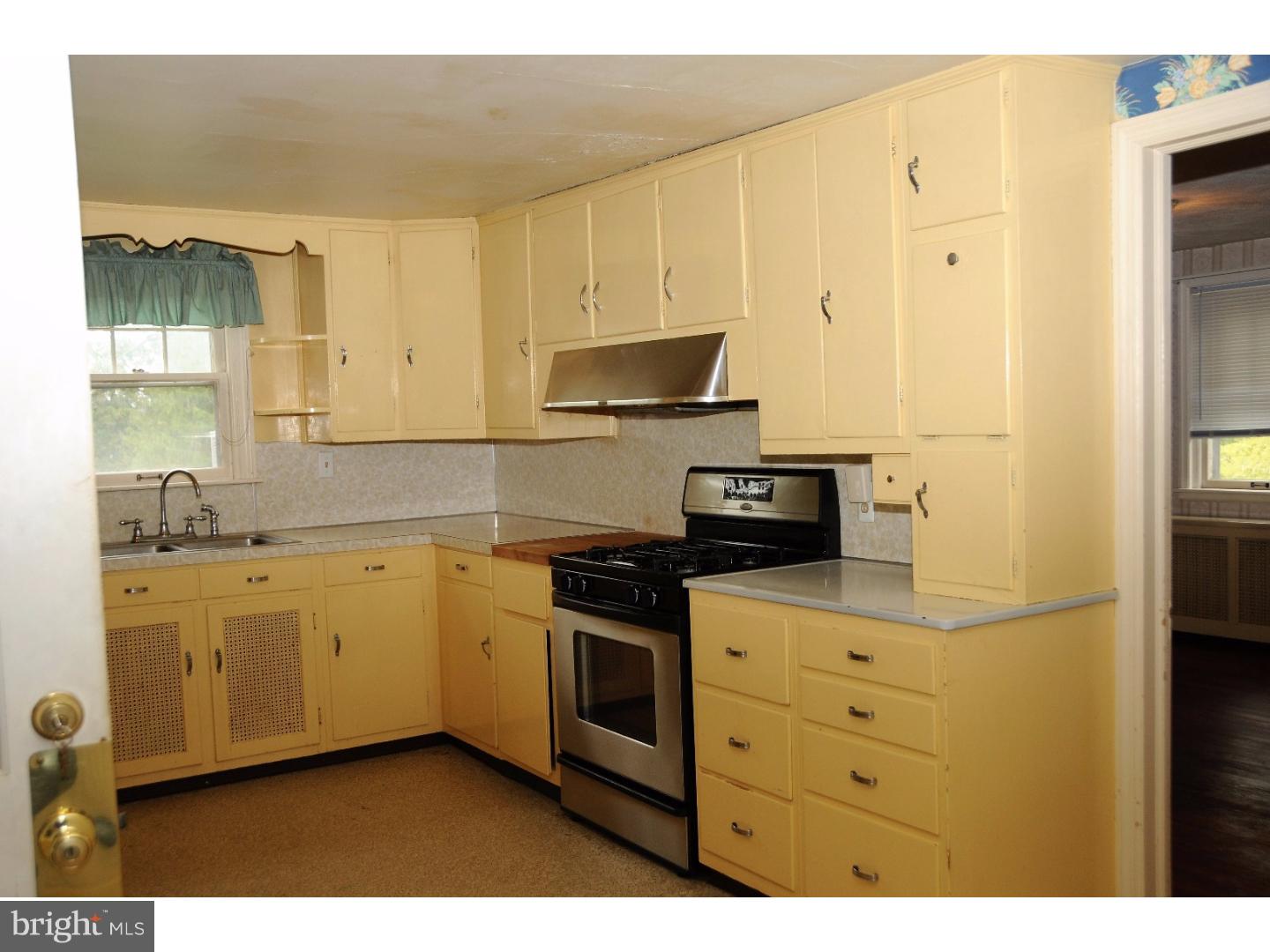 5395 Lanark Road Center Valley, PA 18034 - Photo 2 of 25 Gallery Image 2