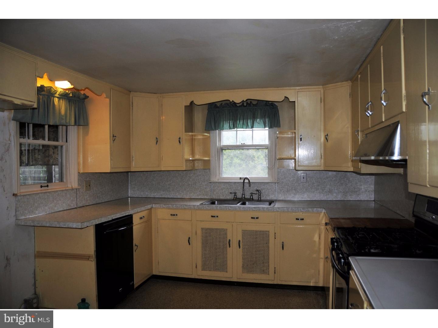 5395 Lanark Road Center Valley, PA 18034 - Photo 3 of 25 Gallery Image 3