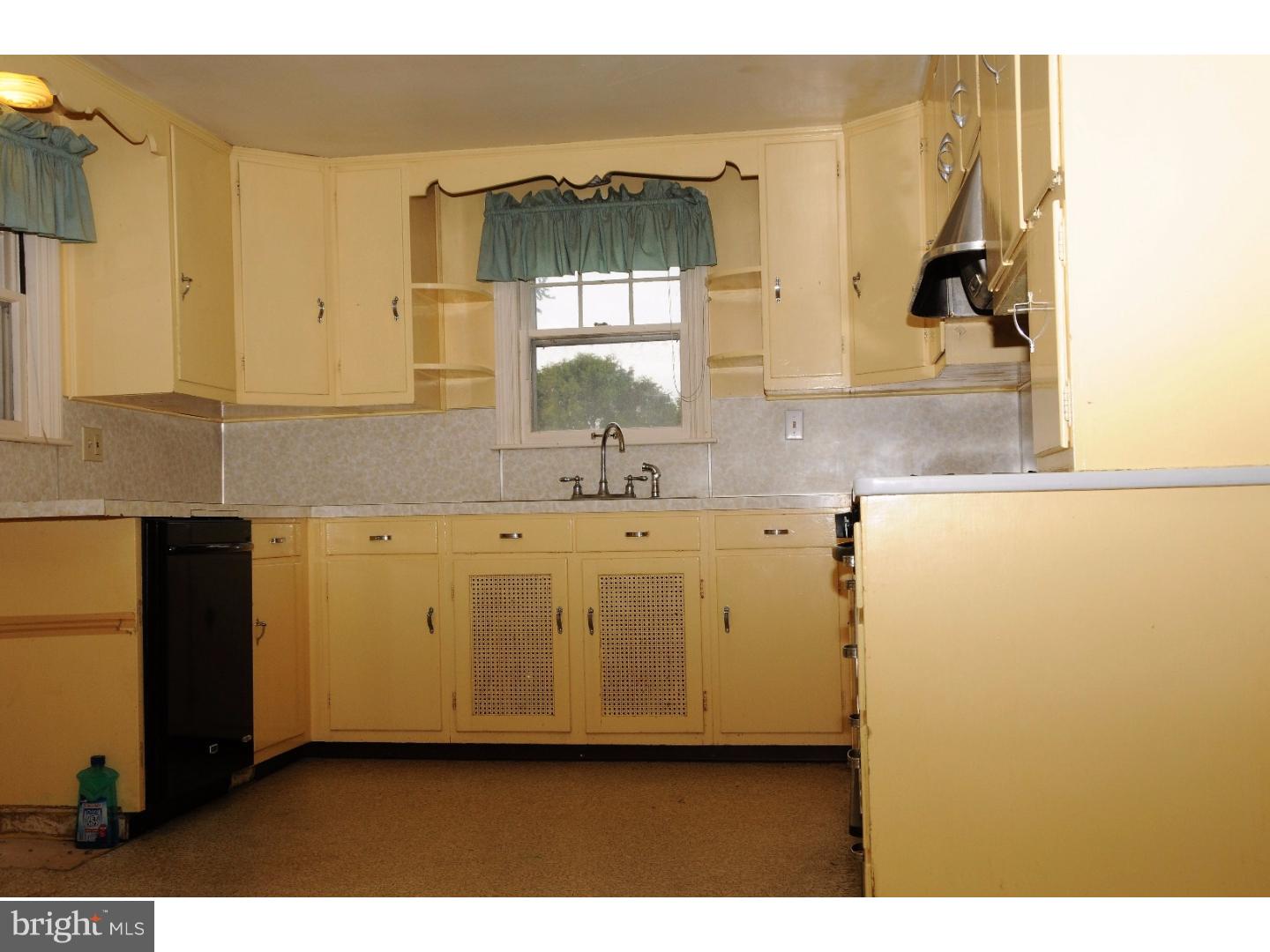 5395 Lanark Road Center Valley, PA 18034 - Photo 4 of 25 Gallery Image 4