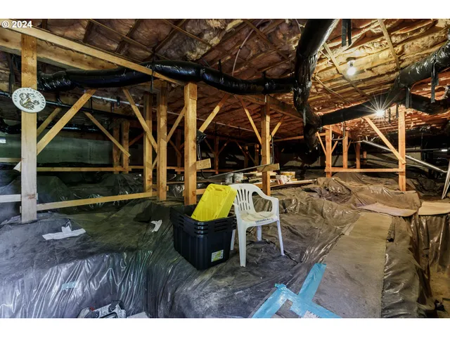 a view of a livingroom with a furniture and a ceiling fan