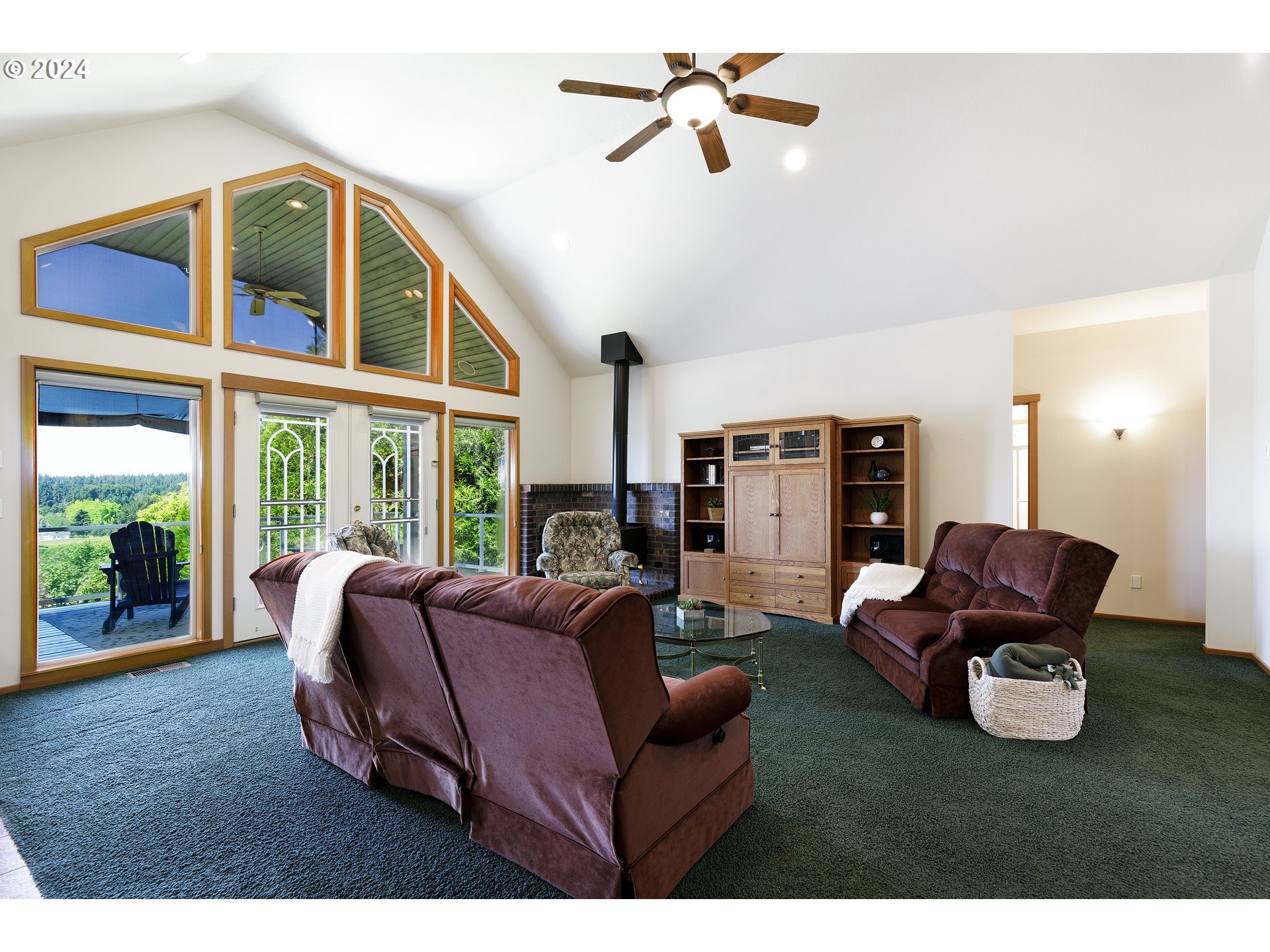 10202 South New Era Road Canby, OR 97013 - Photo 10 of 48 a living room with furniture and a large window