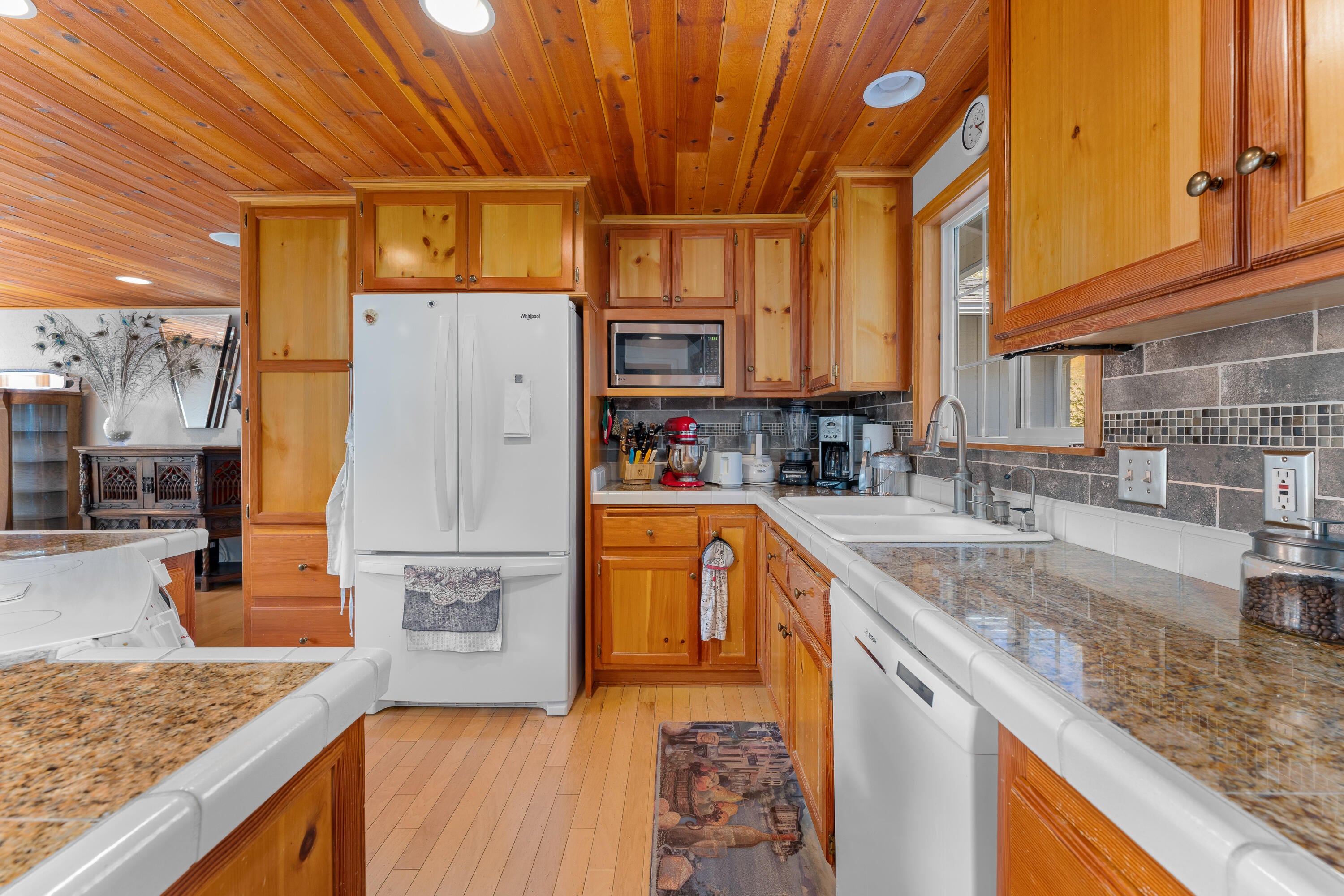 201 Keen Road Grants Pass, OR 97527 - Photo 7 of 33 Gallery Image 7