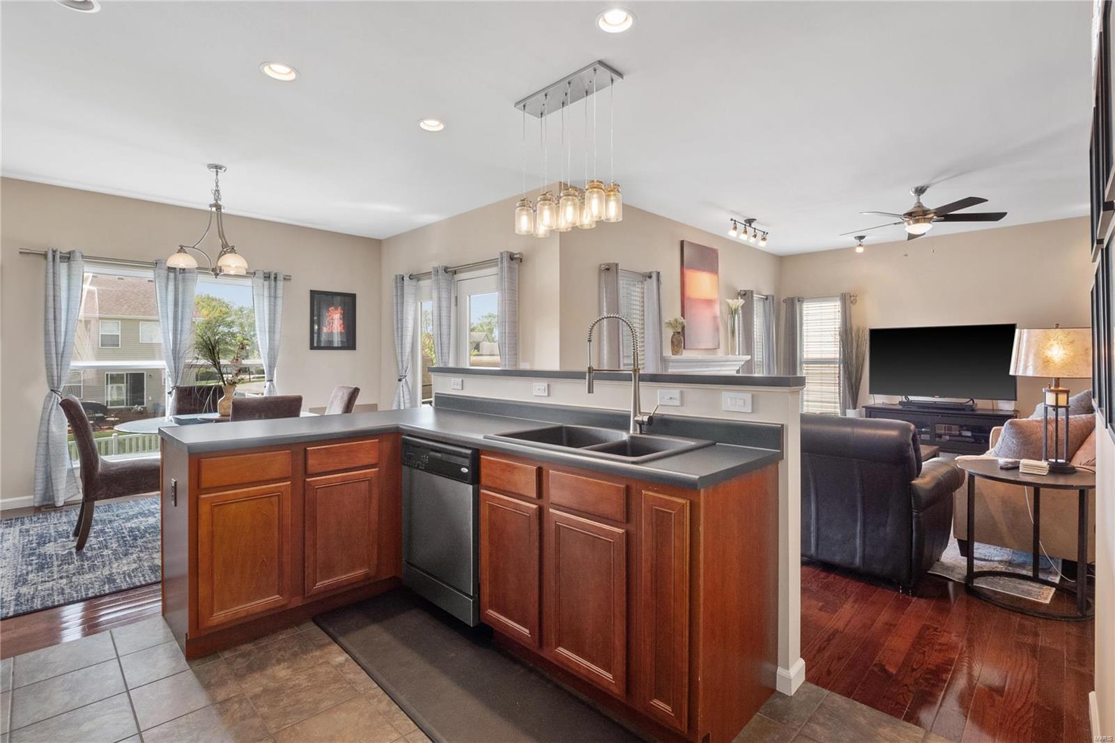 402 Spring Trace O'Fallon, MO 63368 - Photo 6 of 21 Gallery Image 6