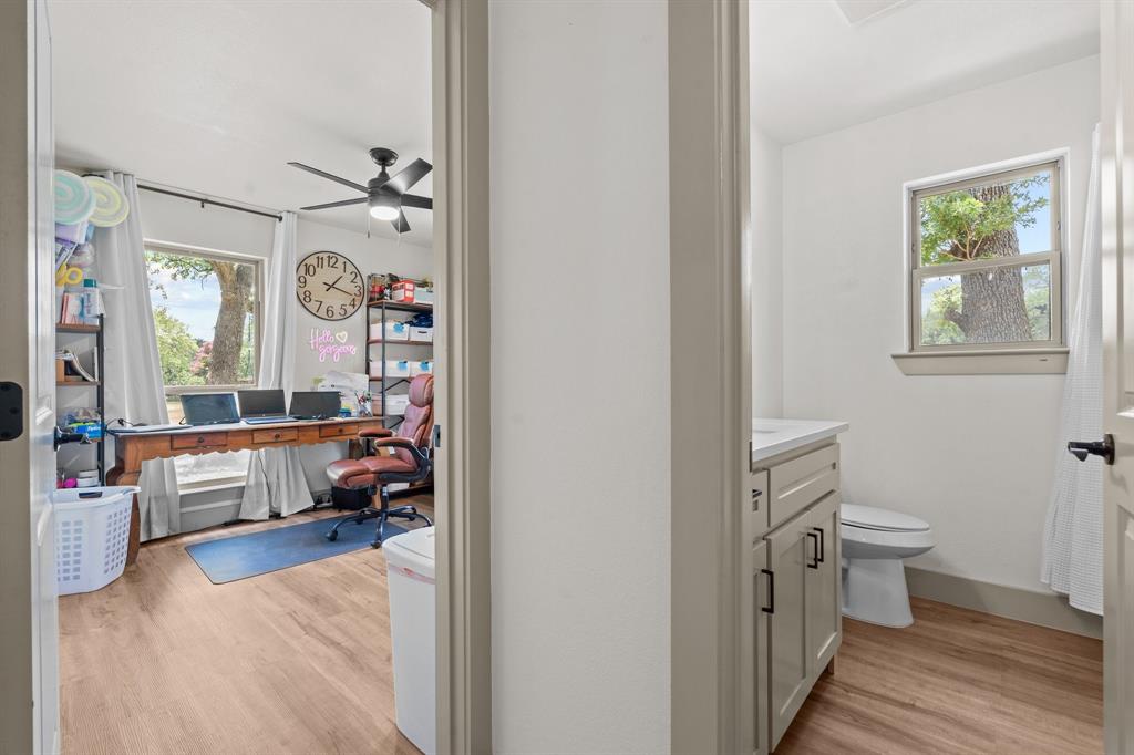 220 South Ash Street Springtown, TX 76082 - Photo 29 of 40 a very nice looking room with a large window