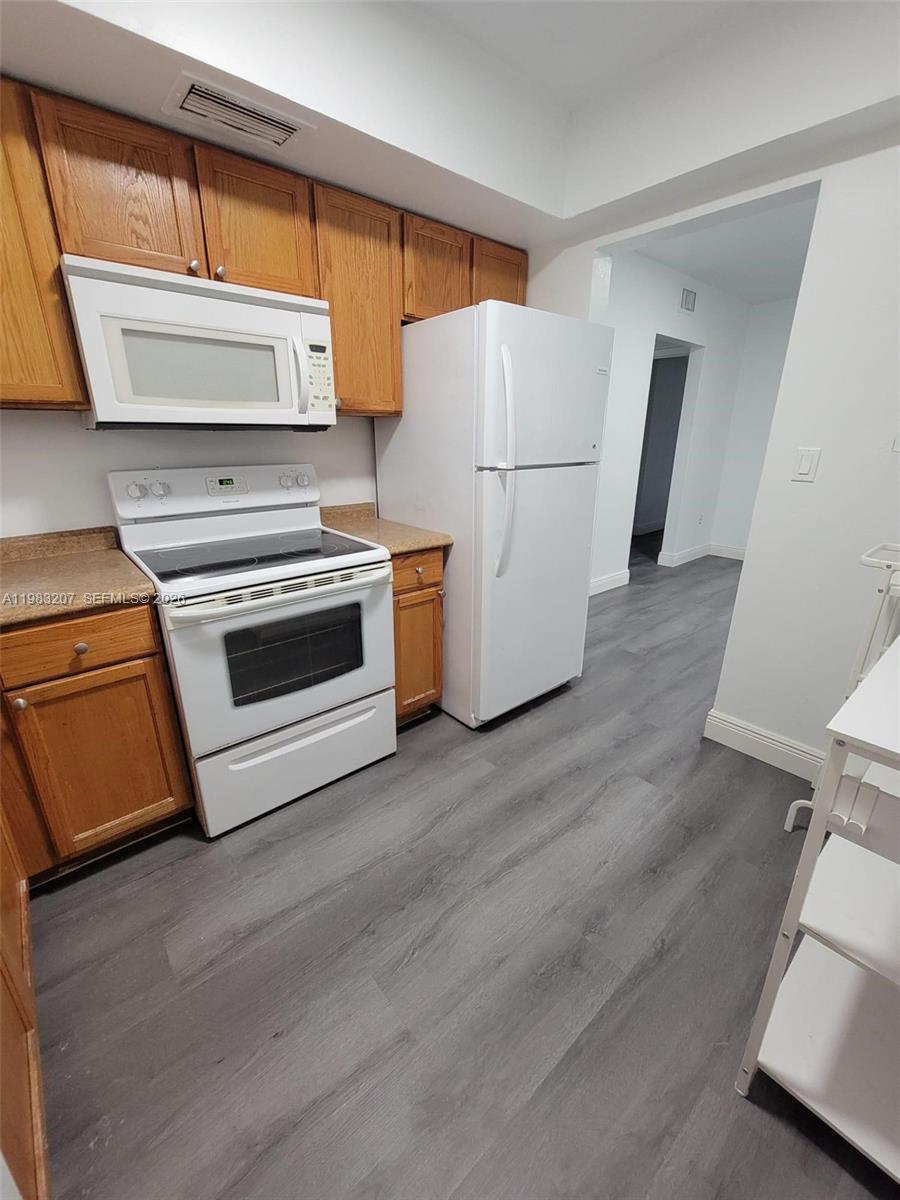 7610 Southwest 82nd Street, Unit J207 Miami, FL 33143 - Photo 9 of 13