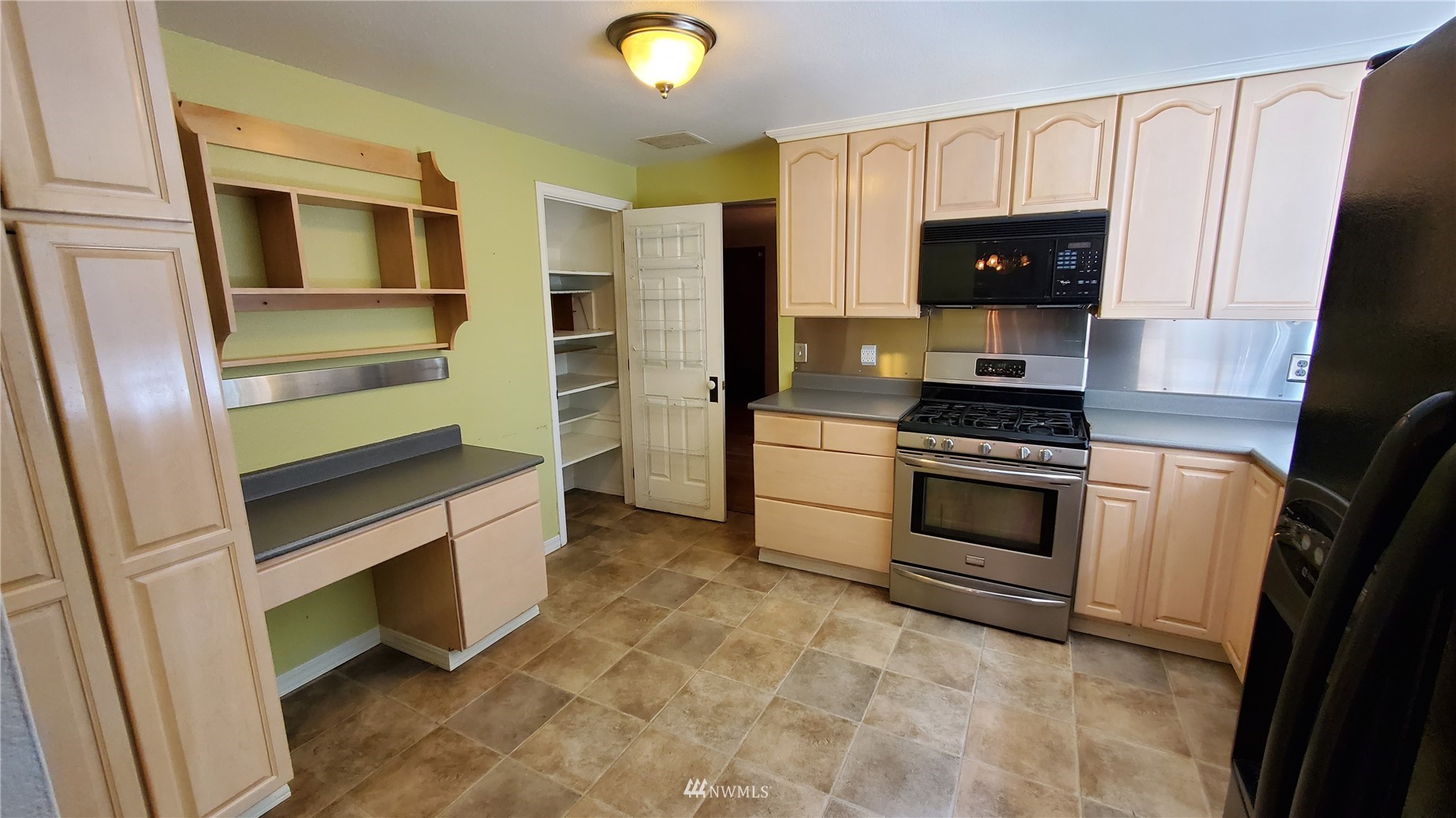 21603 9th Place West Bothell, WA 98021 - Photo 8 of 28 a kitchen with stainless steel appliances a stove and a refrigerator