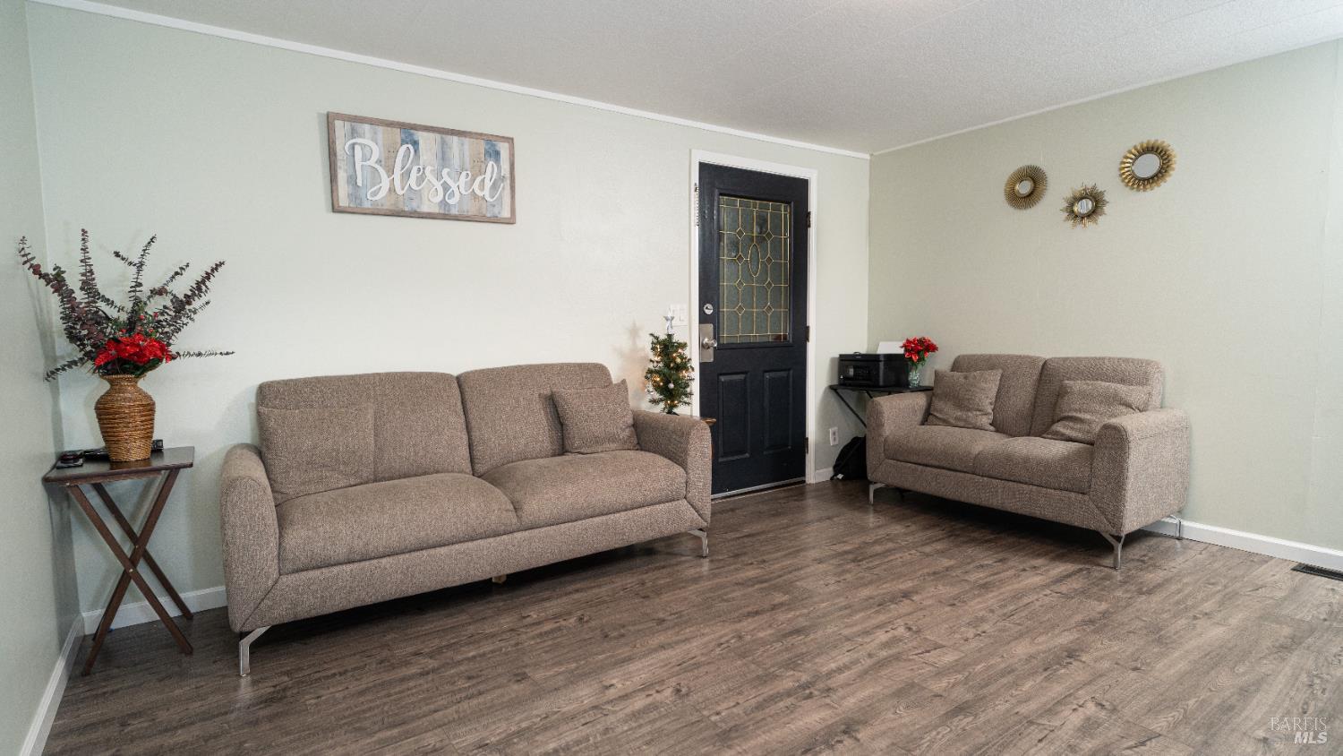 401 Frisbie Avenue Santa Rosa, CA 95407 - Photo 19 of 50 a living room with furniture and a couch