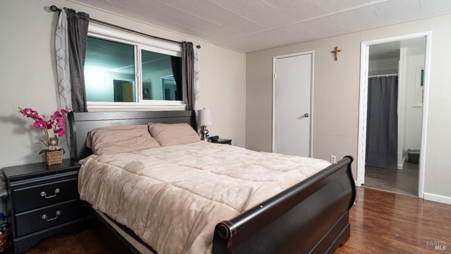 401 Frisbie Avenue Santa Rosa, CA 95407 - Photo 34 of 50 a bedroom with a bed and a mirror