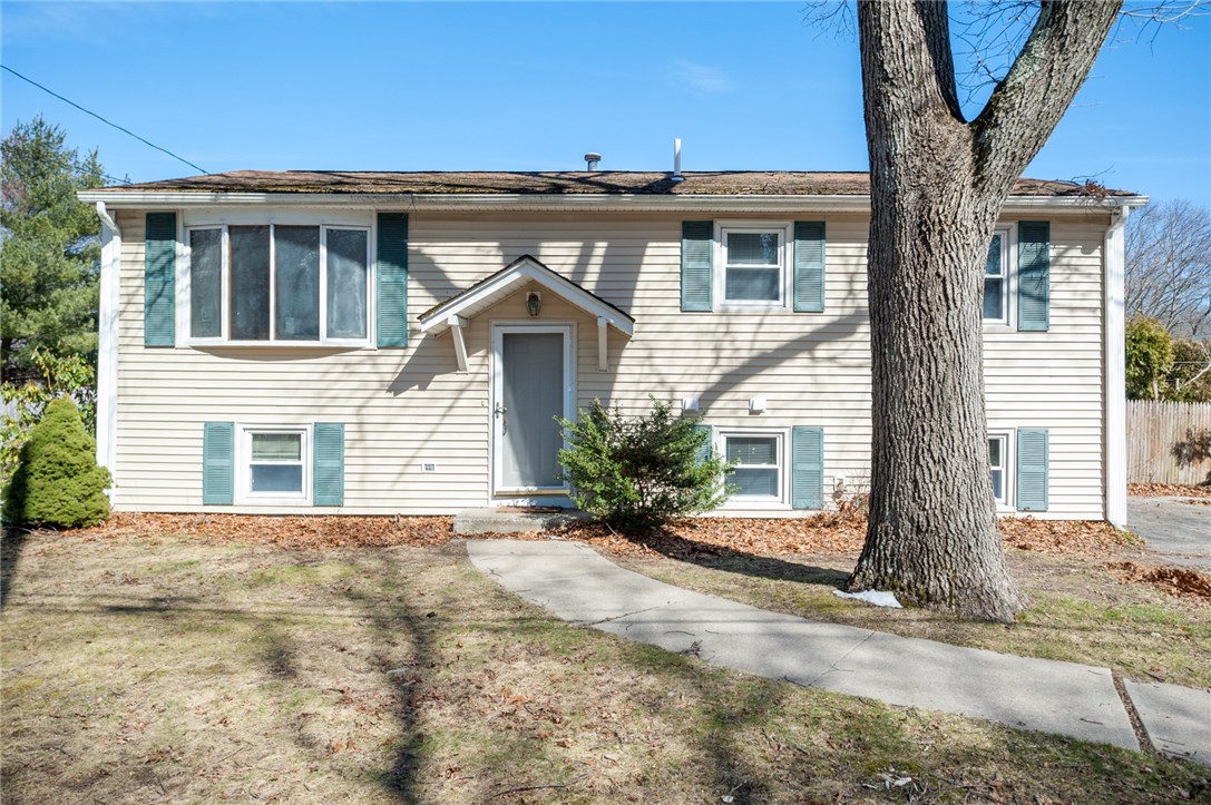 110 Oak Tree Avenue Warwick, RI 02886 - Photo 2 of 32