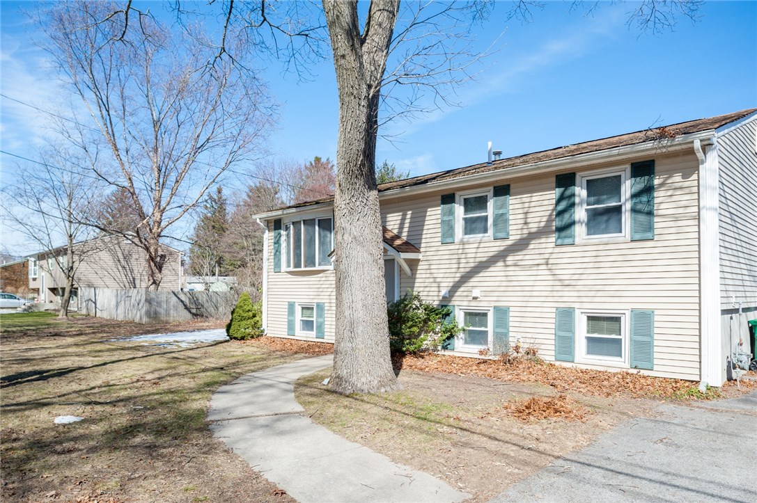 110 Oak Tree Avenue Warwick, RI 02886 - Photo 3 of 32