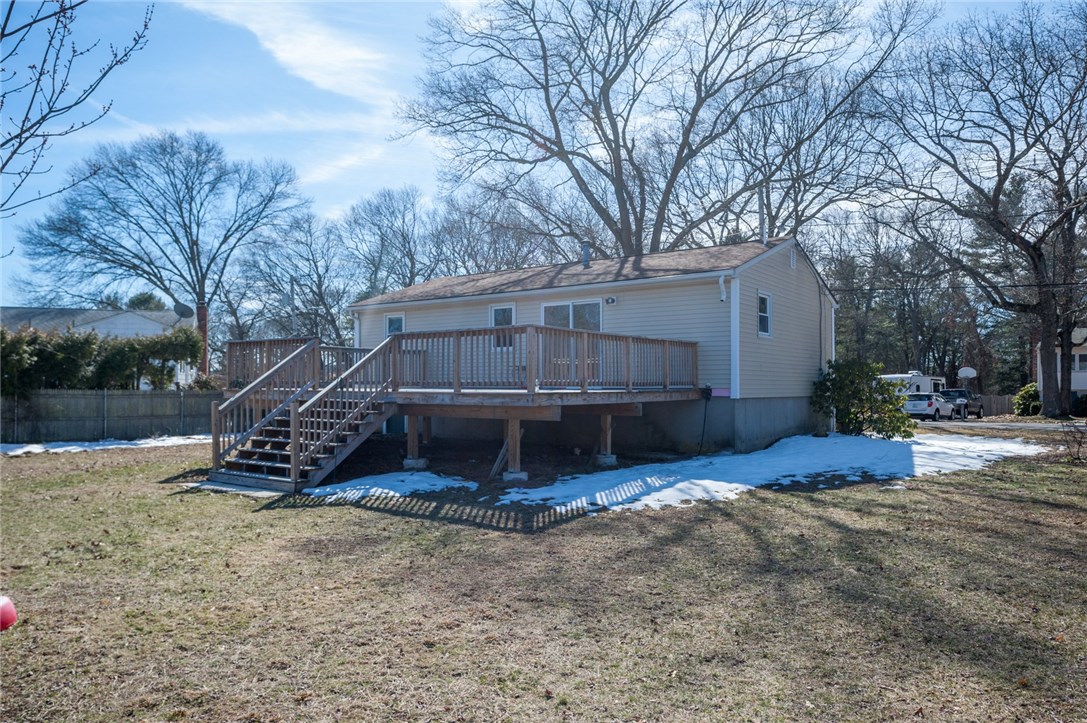 110 Oak Tree Avenue Warwick, RI 02886 - Photo 5 of 32