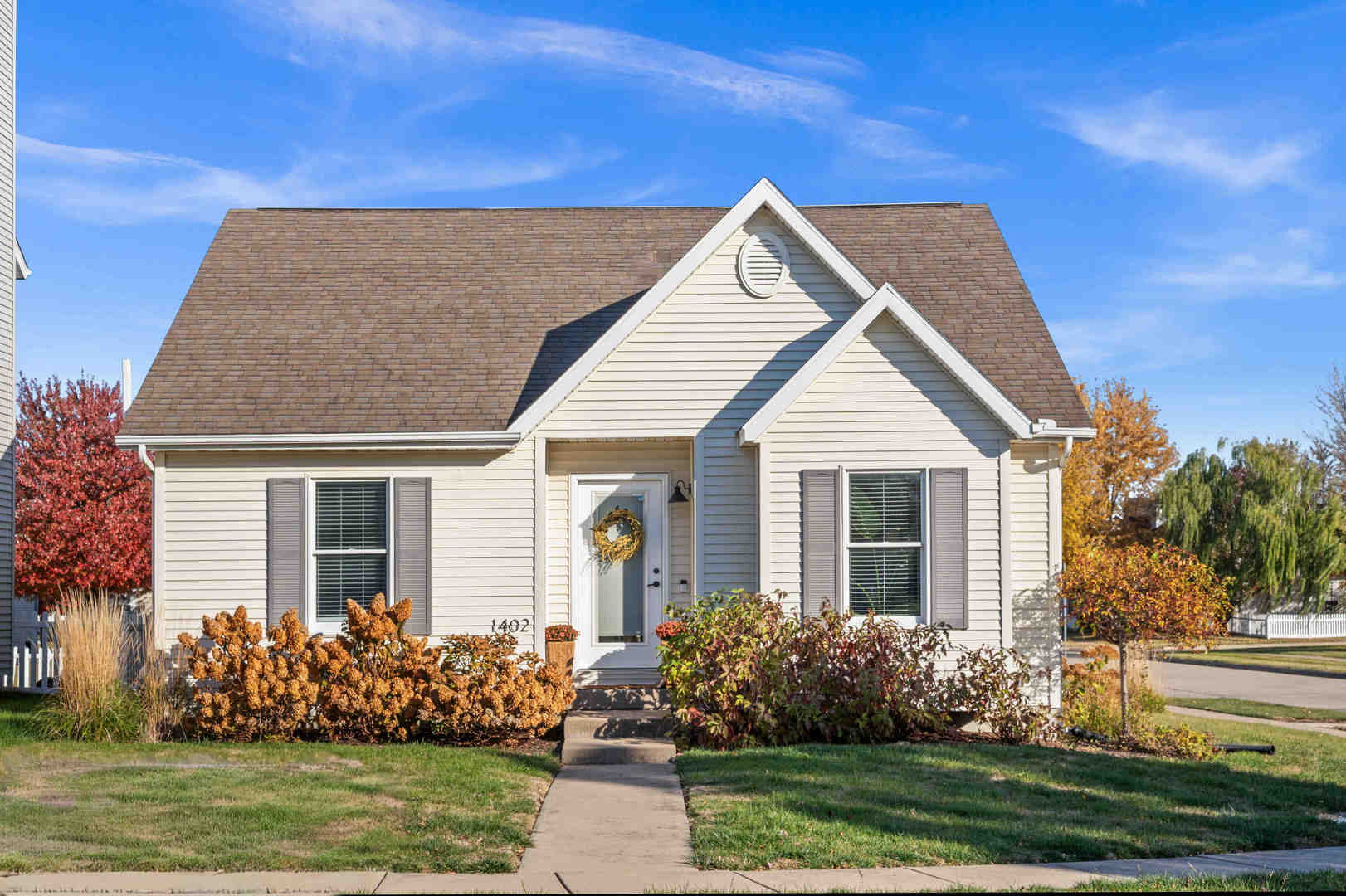 a view of a house with a yard