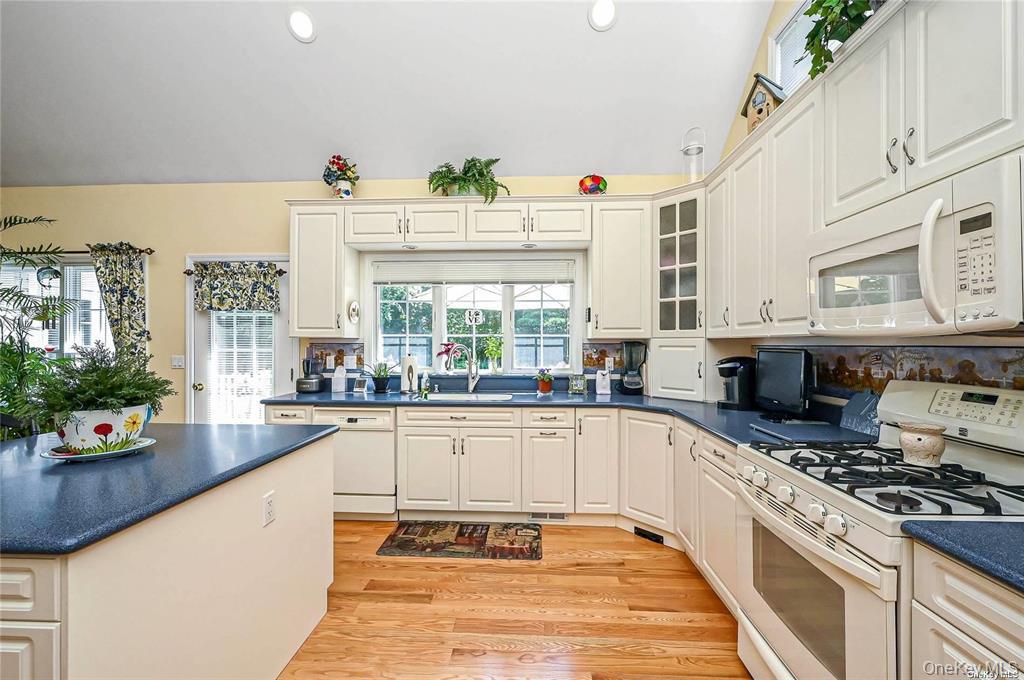 828 Pond View Road Riverhead, NY 11901 - Photo 9 of 35 Gallery Image 9