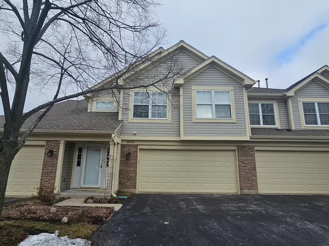 $290,000 | 6834 West Monticello Court, Unit 6834, Gurnee, IL 60031