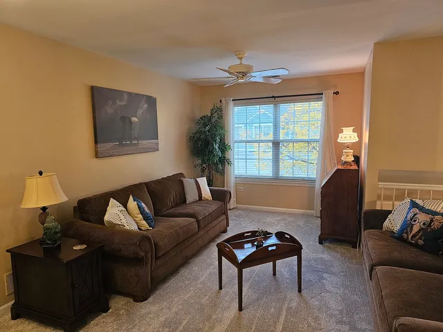 $290,000 | 6834 West Monticello Court, Unit 6834, Gurnee, IL 60031