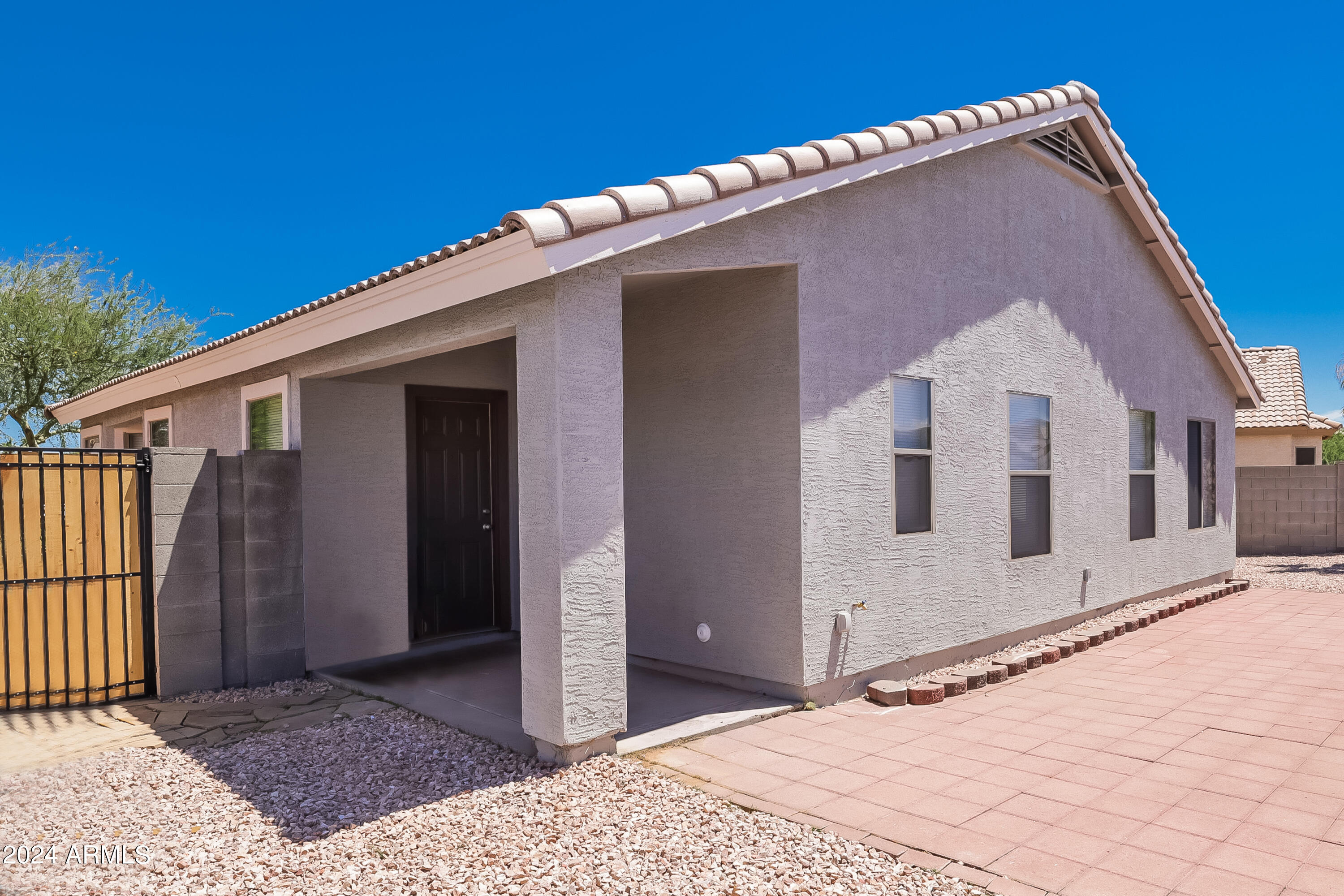 1815 East Hamel Way Phoenix, AZ 85022 - Photo 14 of 16 a front view of a house