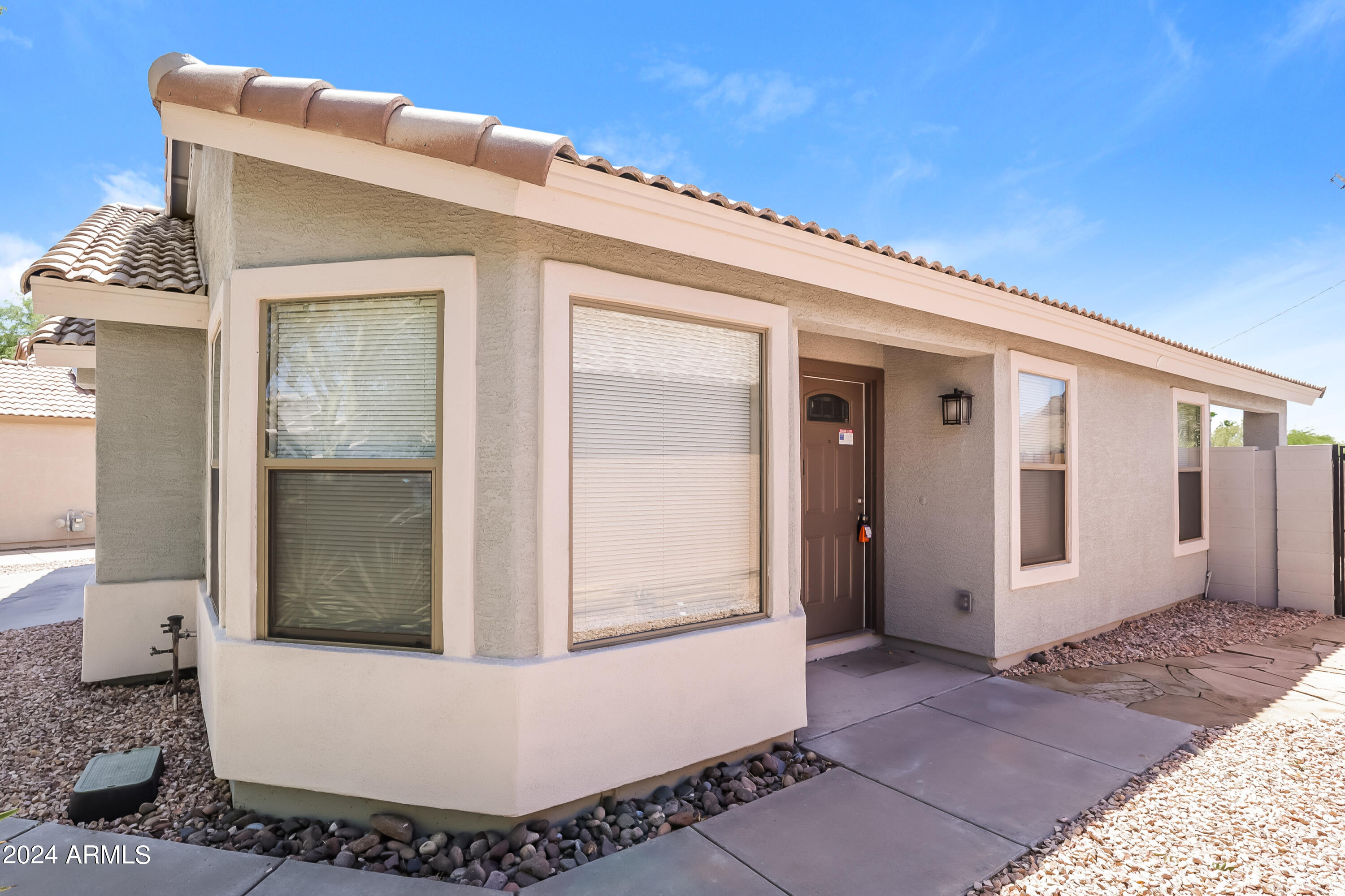 1815 East Hamel Way Phoenix, AZ 85022 - Photo 2 of 16 a front view of a house