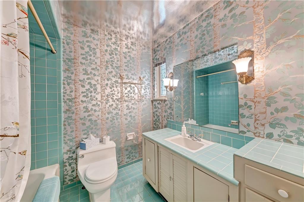 6922 Merton Road Pittsburgh, PA 15202 - Photo 14 of 24 Full Bathroom
