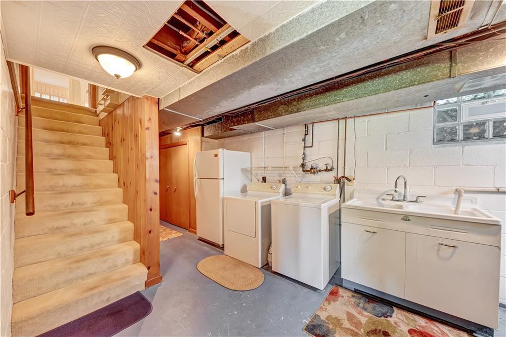 6922 Merton Road Pittsburgh, PA 15202 - Photo 16 of 24 Access to Upstairs