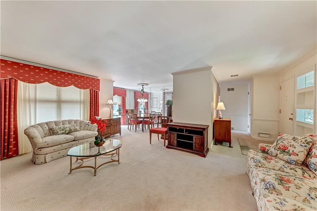 6922 Merton Road Pittsburgh, PA 15202 - Photo 3 of 24 Living Room
