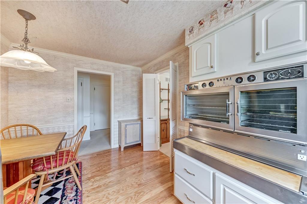 6922 Merton Road Pittsburgh, PA 15202 - Photo 9 of 24 Kitchen with Eat in Area