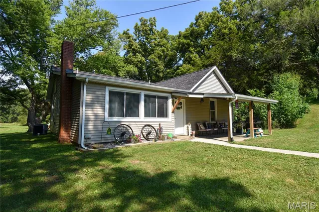 $285,000 | 15275 Shipman Road, Carlinville, IL 62626
