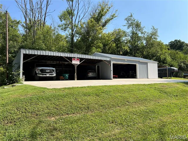 $285,000 | 15275 Shipman Road, Carlinville, IL 62626