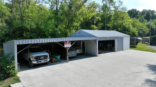 $285,000 | 15275 Shipman Road, Carlinville, IL 62626