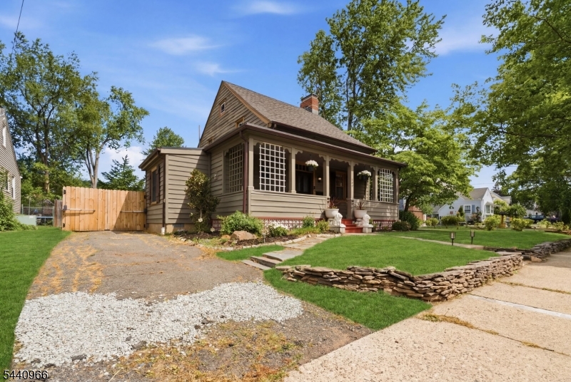 704 Greenbrook Road North Plainfield, NJ 07063 - Photo 2 of 27