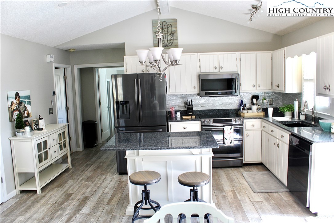 144 Rocky Meadows Road Newland, NC 28657 - Photo 7 of 37 Gallery Image 7