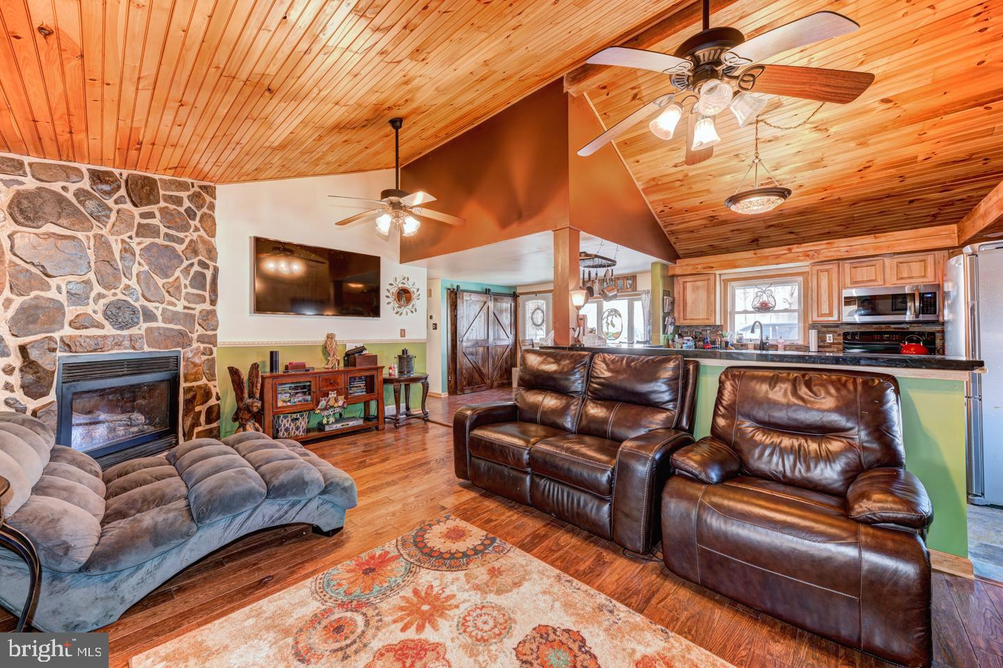 463 Davisville Road Southampton, PA 18966 - Photo 9 of 50 Living Room