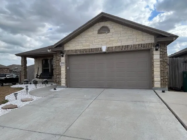 a view of a back yard of the house