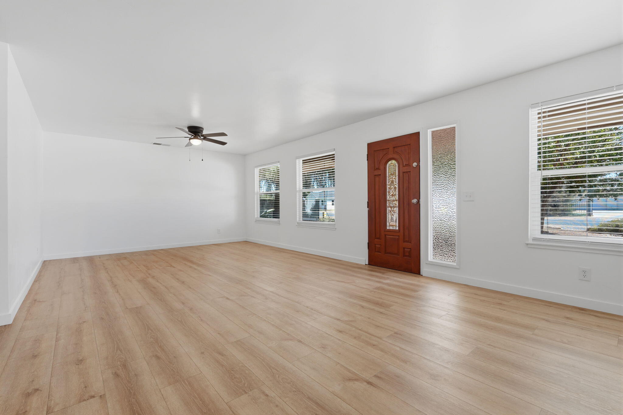 351 South Cornucopia Road Exeter, CA 93221 - Photo 6 of 54 18-351_S_Cornucopia_Rd_-_Exeter_CA_016