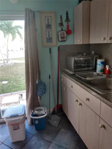 $300,000 | 65821 Overseas Highway, Long Key, FL 33001