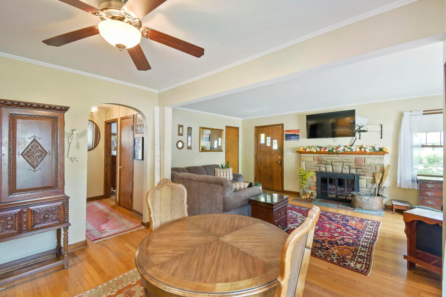 2732 Minerva Lake Road Columbus, OH 43231 - Photo 11 of 29 DINETTE AND FAMILY ROOM