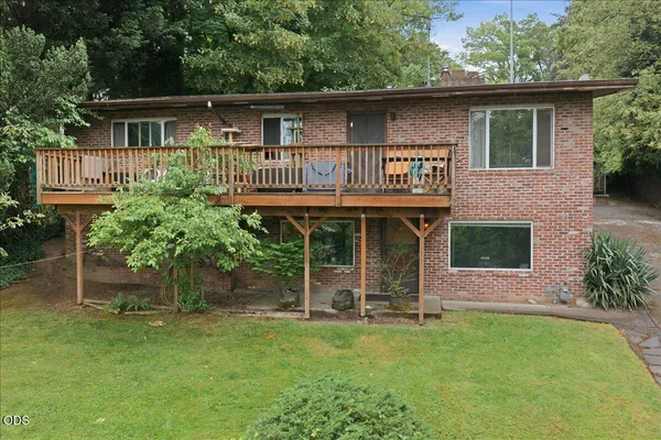 $538,000 | 7339 South Corbett Avenue, Portland, OR 97219