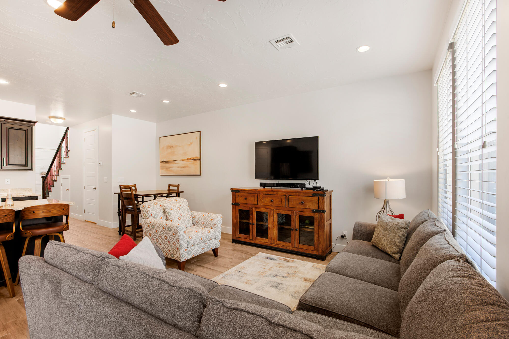 1676 Escapes Drive St. George, UT 84770 - Photo 18 of 38 Living room