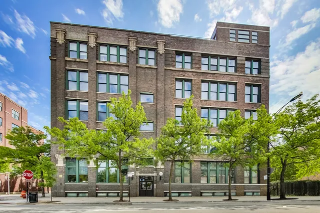 $5,700 | 1327 West Washington Boulevard, Unit 2H, Chicago, IL 60607
