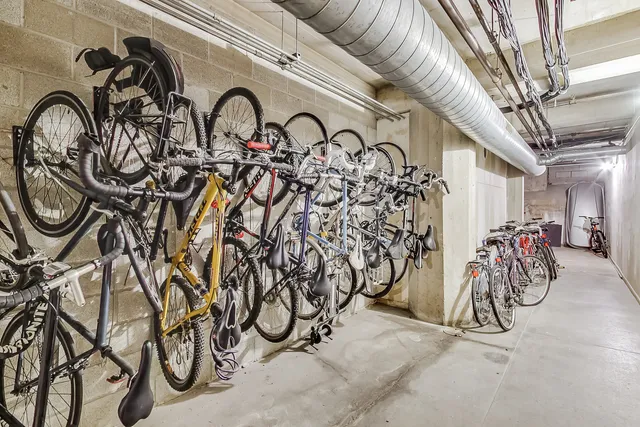 $5,700 | 1327 West Washington Boulevard, Unit 2H, Chicago, IL 60607