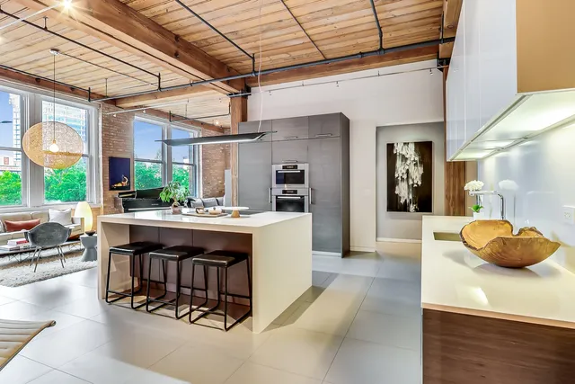 $5,700 | 1327 West Washington Boulevard, Unit 2H, Chicago, IL 60607