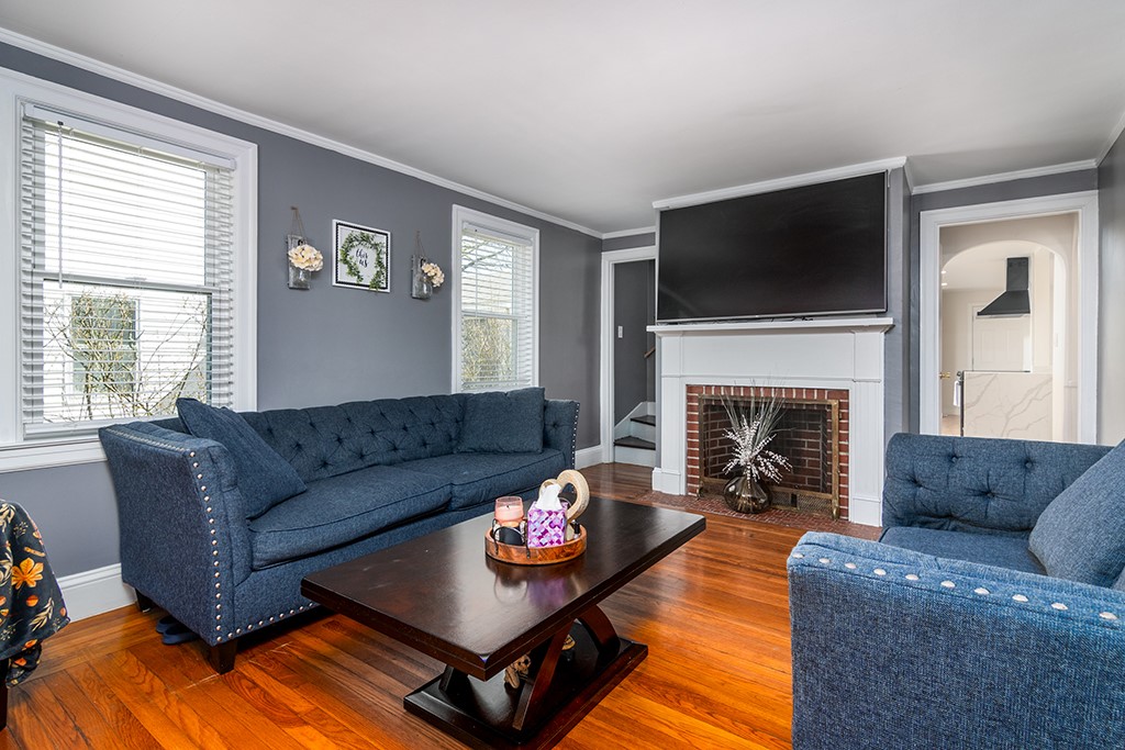 28 Spenstone Road Cranston, RI 02910 - Photo 2 of 29 Living Room