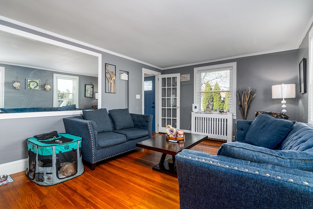28 Spenstone Road Cranston, RI 02910 - Photo 3 of 29 Living Room
