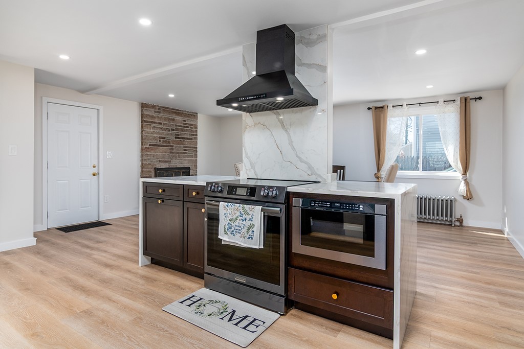 28 Spenstone Road Cranston, RI 02910 - Photo 6 of 29 Newly Redone Kitchen
