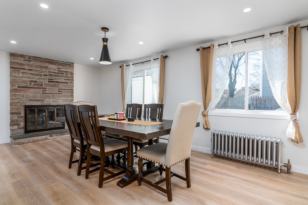 28 Spenstone Road Cranston, RI 02910 - Photo 7 of 29 Newly Redone Dining Room