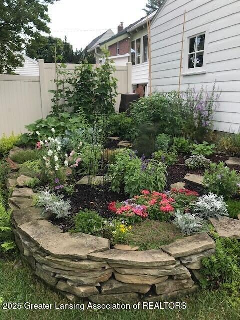 417 Kensington Road East Lansing, MI 48823 - Photo 27 of 31 Summer Garden